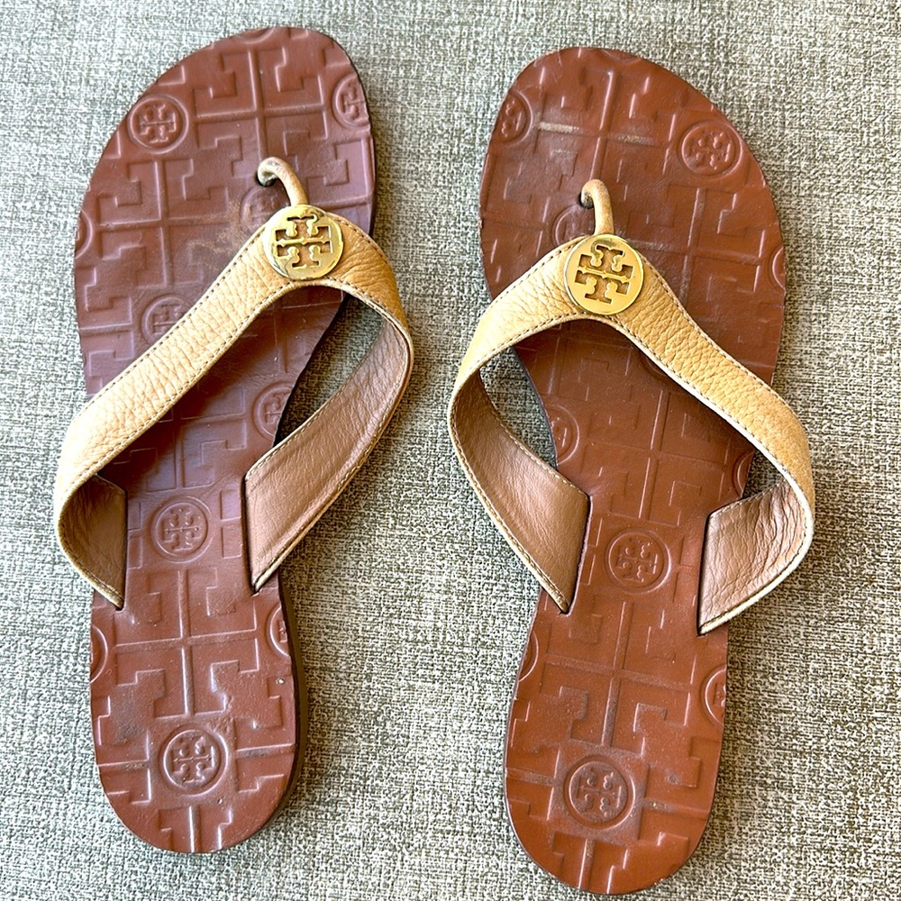 Tory burch flip flops in good shape, some signs of wear as show in pictures.